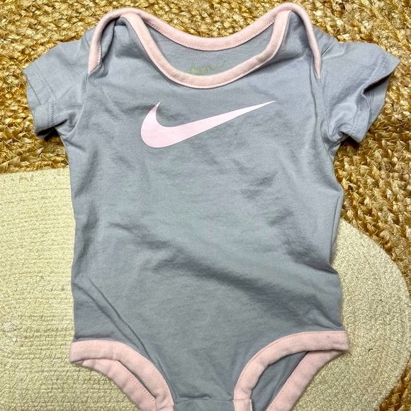 Vintage 90s/2000s Nike Baby Onesies 3-6 months Set of 5 - Picture 3 of 7